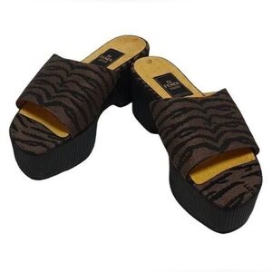 Fendi vintage tiger chunky mules size 7 ( 37 )
